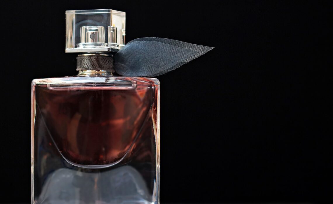 Jak rozpoznać oryginalne perfumy