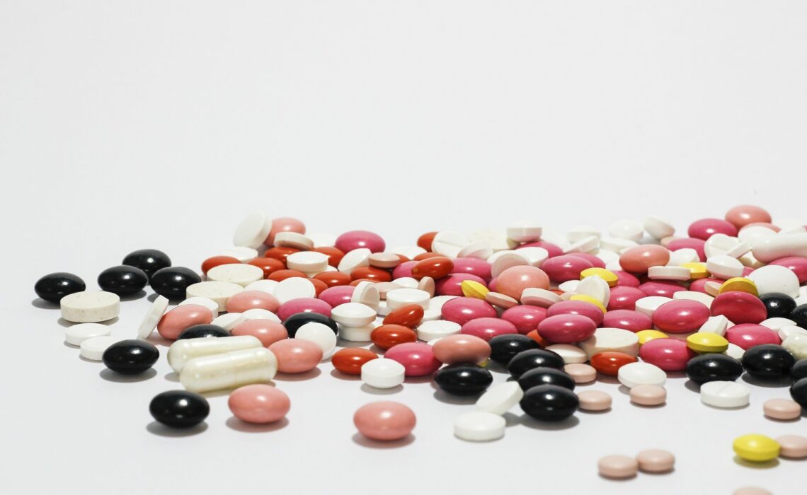 Teorie spiskowe dotyczące branży farmaceutycznej