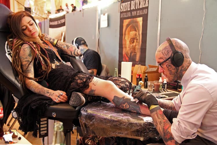 Jaki fotel do tatuażu wybrać dla zaawansowanych tatuażystów